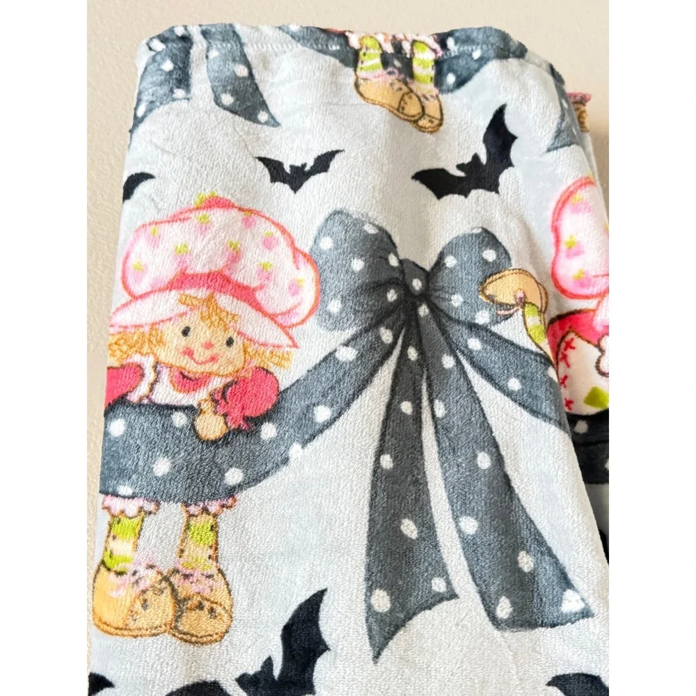 Strawberry Shortcake Halloween Plush Throw Blanket Bats Polka Dot Bows 70x50